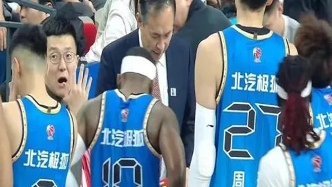 火箭打破六连败，回归西部前四，二月五赛季胜率仅15%